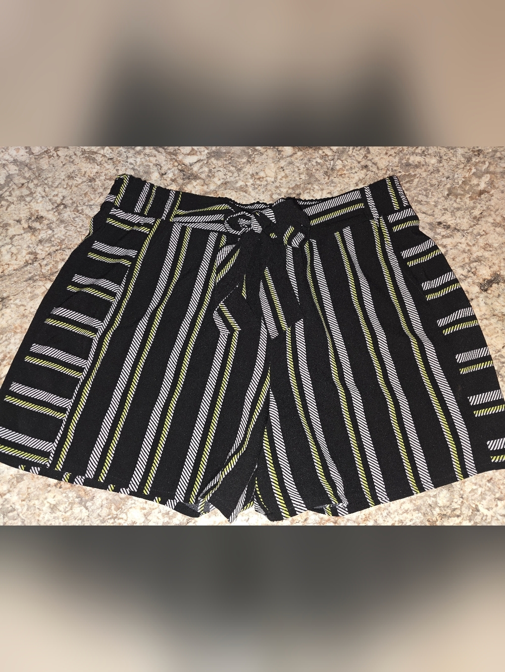 Catos Black Striped Tie-Waist Women's Shorts NWOT Large ❤️